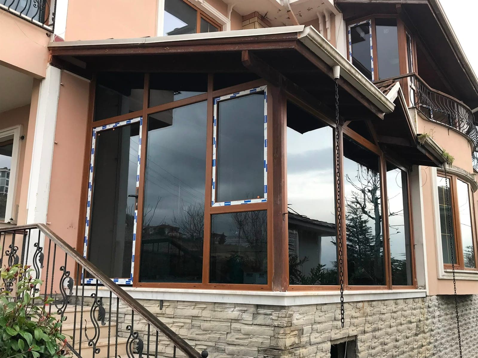 Villada köşe cam balkon uygulaması