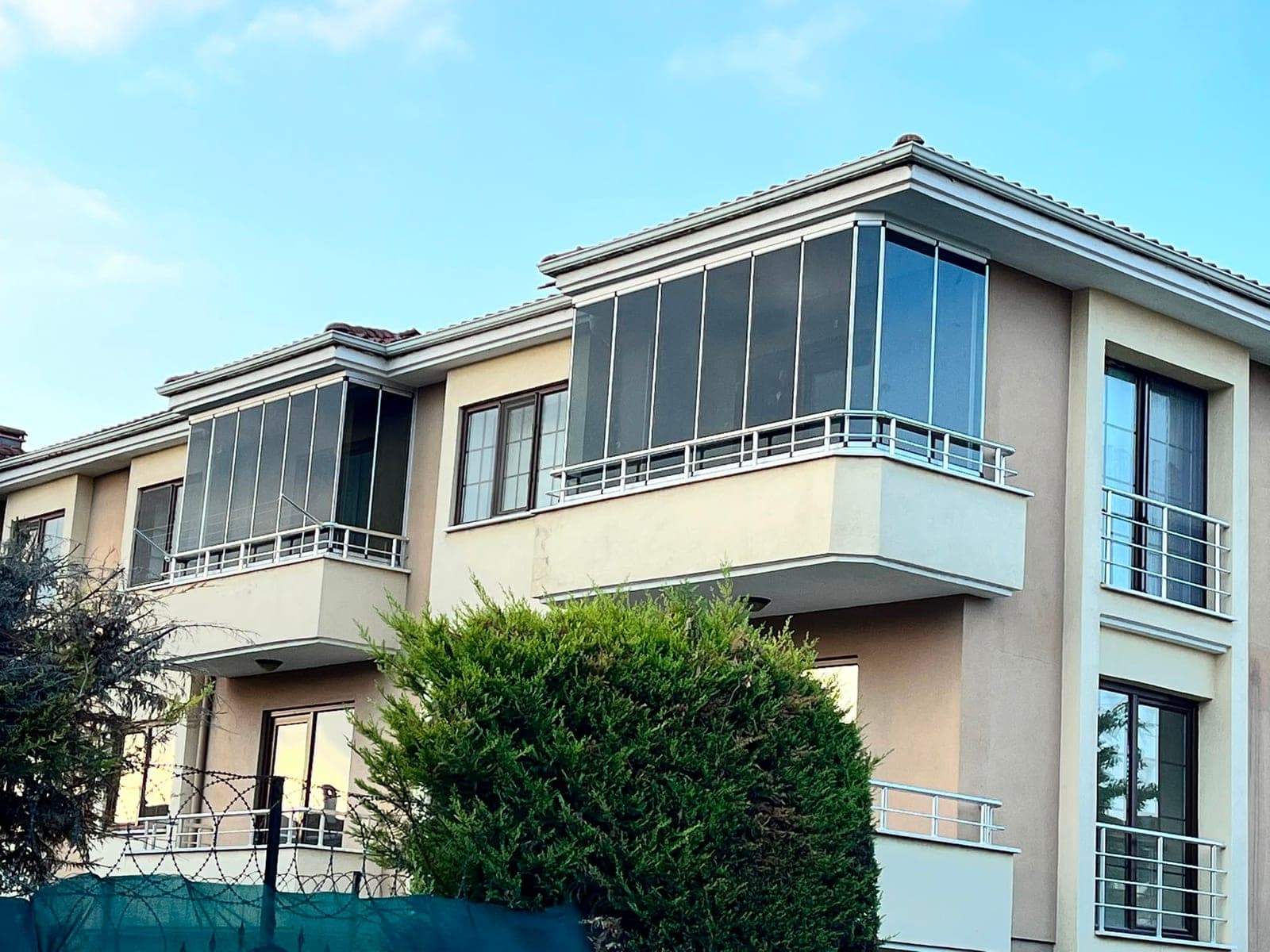 Çift katlı cam balkon uygulaması