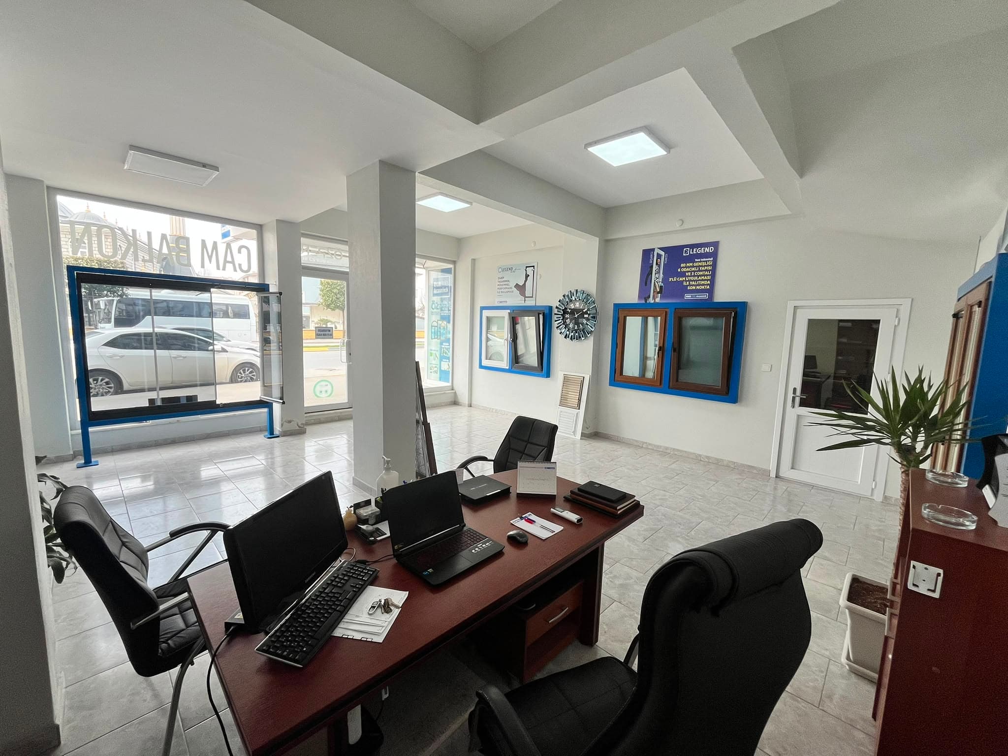 Özpen Yapı showroom iç mekânı