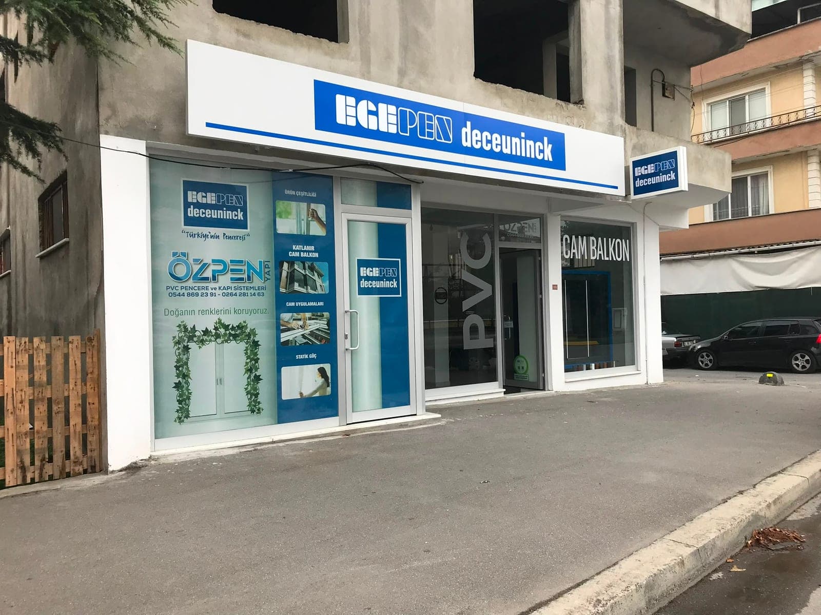 Özpen Yapı Egepen Deceuninck mağazası dış cephe görünümü